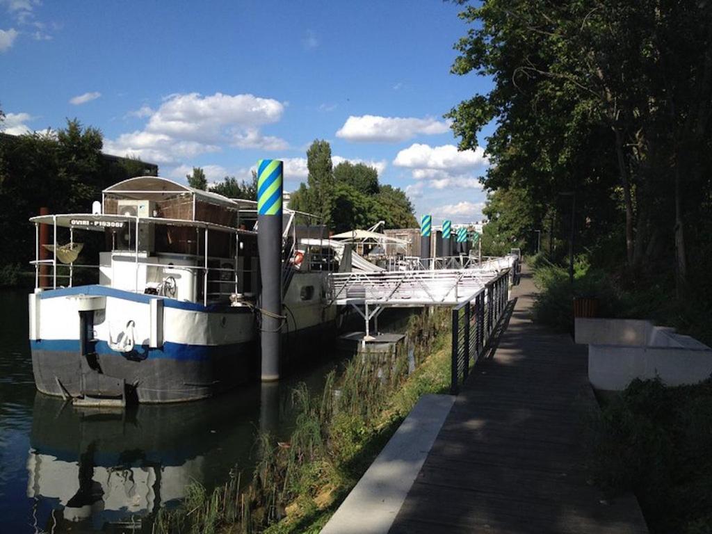Boat For Guest Hotel Issy-les-Moulineaux Exterior photo